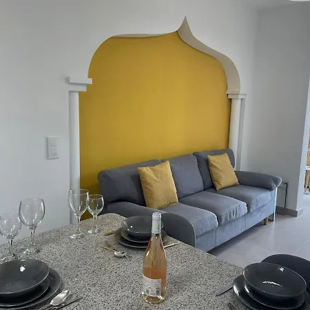 Stunning Modern 2 Bedroom Bunga With Shared Pool