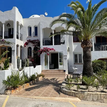 Stunning Modern 2 Bedroom Bunga With Shared Pool Διαμέρισμα *