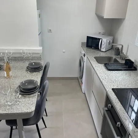 Stunning Modern 2 Bedroom Bunga With Shared Pool *