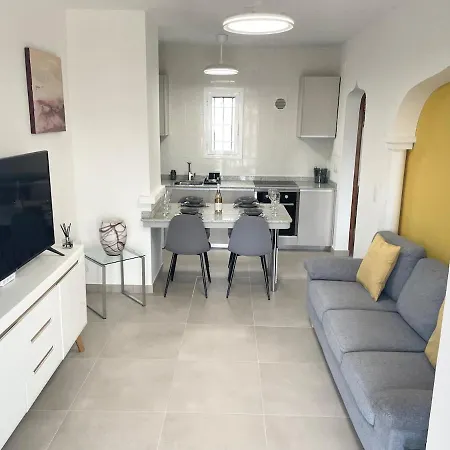 Διαμέρισμα Stunning Modern 2 Bedroom Bunga With Shared Pool Ifach