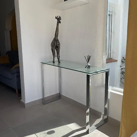 Stunning Modern 2 Bedroom Bunga With Shared Pool *