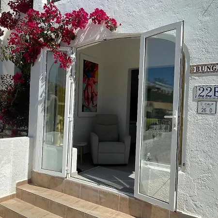 Apartment Stunning Modern 2 Bedroom Bunga With Shared Pool *