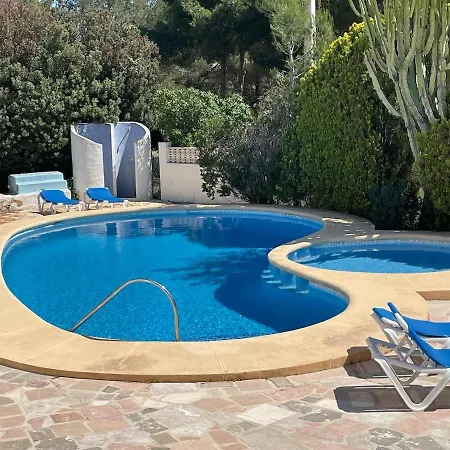 Stunning Modern 2 Bedroom Bunga With Shared Pool *