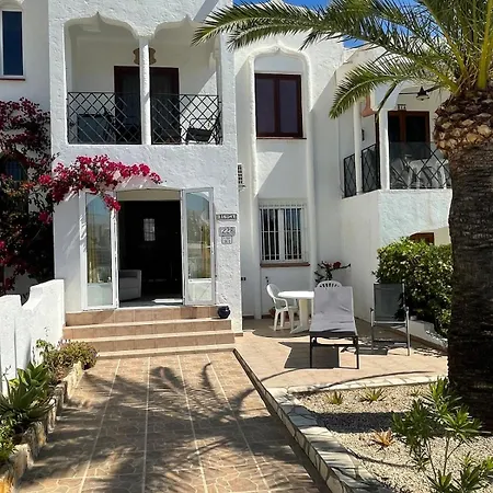 Διαμέρισμα Stunning Modern 2 Bedroom Bunga With Shared Pool Ifach