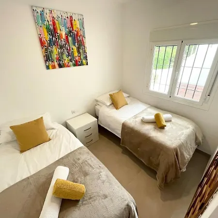 Stunning Modern 2 Bedroom Bunga With Shared Pool Διαμέρισμα